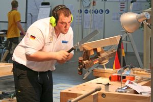  Auch in den Holz verarbeitenden Gewerken gab es eine Medaille: Bronze ging an den Zimmerer Andreas Fichter 