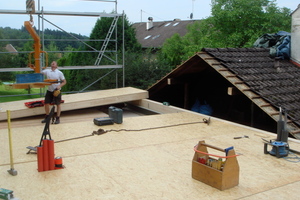  Der Bestandsbau wurde teilweise zurückgebaut, nach Maurerarbeiten folgte die Erstellung von Wänden und Decken
Foto: Stolz Architekten  