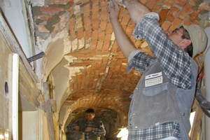  Am Darmstädter Hof in Baden-Baden bauten die Mitarbeiter von Dengel-Bau das historische Kreuzgewölbe von unten aus- und wieder ein 