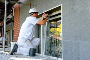  Anpassung der Dämmschicht an die Fensteröffnungen 