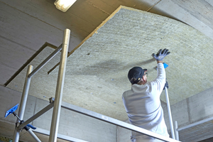  Die ?Conlit Steelprotect Boards? sind sehr leicht, was das Handling auf der Baustelle und ihre Verarbeitung über Kopf wesentlich erleichtert 