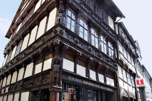  Das sanierte Eickesche Haus in Einbeck entstand 1612 im Stil der Weserrenaissance und gehört heute zu den schönsten Fachwerkhäusern Niedersachsens 