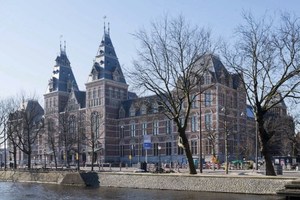  Das 1885 in Amsterdam erbaute Rijksmuseum öffnete nach zehnjährigen Umbau- und Restaurierungsarbeiten Mitte April wieder seine Tore 