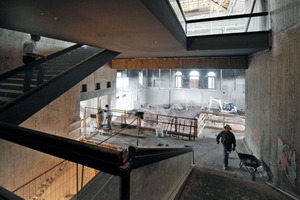  Der Umbau führt den Bestand auf das Wesentliche zurück. Dabei wurde das Treppenhaus an seinem ursprünglichen Ort im nordöstlichen Kopfbau wieder aufgebautFotos: Uwe Zucchi 
