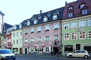  Seit über 60 Jahren nahezu unverändert: Die vom Freiburger Malermeister Eugen Knosp mit Keim-Farben gestaltete „Bären“-FassadeFoto: Keim 