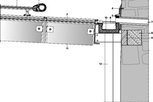  	1	Führungsschiene Markise, Markisenballen mit Blende	2	Überkopfverglasung aus Stufenisolierglas	3	Ausgleichputz (dauerelastisch verfugt)	4	Bleiverwahrung in Natursteinwand geschlitzt	5	Aluminium-Blechaufkantung	6	Gitterrostabdeckung aus feuerverzinktem Stahl	7	Notüberlauf aus Titanzinkblech	8	Kernbohrung in Betonverfüllung (Stahleinbauteil)	9	Natursteinvermauerung	10	Entwässerungsrinne aus wärmegedämmtem Aluminium	11	Glasnebenträger	12	Fallrohr (auch wärmegedämmt) 