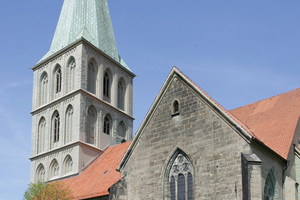  Pauluskirche Hamm: Westturm beschichtet mit Siliconharz-Lasur auf Anröchter Dolomit und Soester Grün-sandstein 