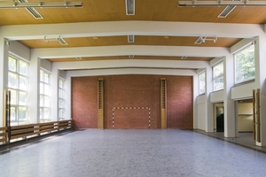  Blick in die Turnhalle vor Beginn der Umbauarbeiten 