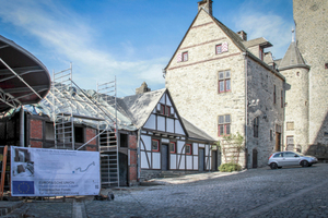  Die neuzeitliche Remise der mittelalterlichen Burg Altena musste für einen Aufzugsschachtbau abgebaut, kartiert, eingelagert und an selber Stelle wieder aufgebaut werden 