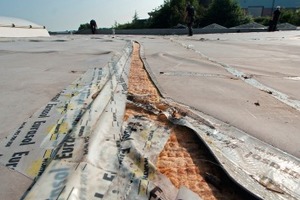  Austausch der Wärmedämmung aufgrund massiver Durchfeuchtung 