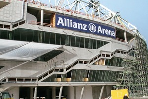  Auf diesen Platten sind die beleuchtbaren Kissenhüllen für die Allianz-Arena aus 0,2 mm dicker ETFE-Folie an den Stahlbeton-Verbundstützen befestigt 