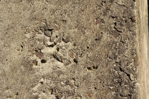  Die ungeschützt erstellte Beton-Außenhülle des Nebengebäudes einer jüdischen Begegnungsstätte auf dem Gelände einer alten Synagoge wies massive Schäden in der Stahlbetonhülle auf. Zusätzlich gab es Schimmelschäden im Innenraum. Die Instandsetzung gelang d 