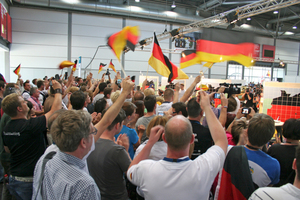  Großer Jubel nach dem Countdown am Samstag beim deutschen Teilnehmer der WorldSkills, Fliesenleger Björn Bohmfalk 