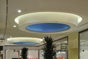  Rechts: Die Himmelsaugen im LOOP 5 nach Eröffnung des EinkaufszentrumsFotos: Lafarge Gips 