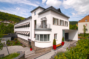  Einst die im Bauhausstil errichtete Lorcher Wisperschule – heute das „Hotel im Schulhaus“Text + Fotos: Thomas Wieckhorst 