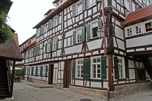  Das im Ursprung auf ein 1488 errichtetes Beginenhaus zurückgehende ehemalige Nonnenhaus in Tübingen ist nach der Sanierung das älteste Niedrigenergiehaus Deutschlands 