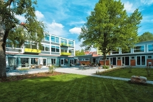  In Hannover gab es einen Preis für Mosaik Architekten und die Planungsgemeinschaft Südstadtschule sowie die PlanW GmbH für die Sanierung der Baugruppe Südstadtschule 