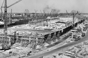  Dank Stahl- und Stahlbetonskelettbauweise ging der Bau des Schuppens 1 in Bremen Ende der 1950er Jahre zügig voran Fotos (3): Archiv Westphal Architekten 
