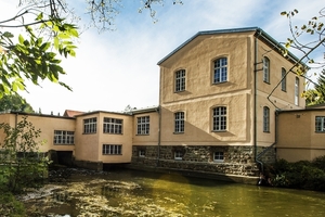 1915 erbaut und noch bis 1993 in Betrieb: Die Eisenmühle Oderwitz in Elstertrebnitz nach Abschluss der Außensanierung im Jahr 2009 Fotos (2): Knauf Aquapanel / E. Reinsch 