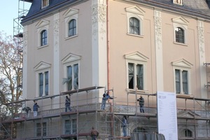  Die historische Fassade der Anna Amalia Bibliothek in Weimar wurde nach dem schlimmen Feuer im Jahr 2004 denkmalgerecht mit Silikatfarben restauriert  