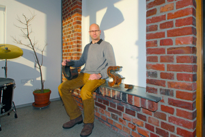  Thomas Wieckhorst, Chefredakteur der bauhandwerk, im Obergeschoss des Anbaus an das Gründerzeitwohnhauses in der Gütersloher Roonstraße (ab Seite 16) Foto: Thomas Schwarzmann Kontakt: 05241/801040, thomas.wieckhorst@bauverlag.de 