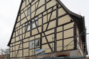  „Haus Belz“: Der restaurierte Giebel wurden einen Winter lang bewittert, um die Eignung der Verfahren zu testen 