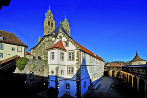  Südseite des Gebsattelbaus auf der Comburg mit dreigeschossigem ErkerbauFotos: Keim 