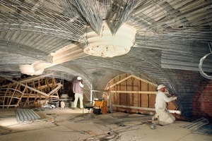  Montage des Rippenstreckmetalls im Zuge der Sanierungsarbeiten im Bodemuseum auf der Berliner Museumsinsel 