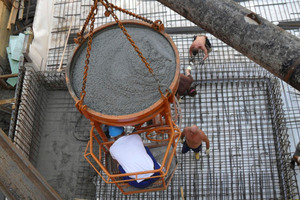  Betonieren der Bodenplatten in der bis zu 8,50 m tiefen Baugrube
 