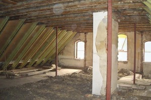 Die vier Stahlstützen im Dachgeschoss sind inzwischen in den neuen Trockenbauwänden verschwunden 