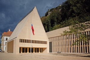  Erster Preisträger des „Brick Award 2010“ wurde der Architekt Hansjörg Göritz mit dem Bau des Landesparlaments in Liechtenstein  