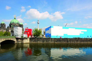  Anfang September war die von Adolf Krischanitz entworfene Temporäre Kunsthalle auf dem Schlossplatz in Berlin fertig. Die offizielle Eröffnung ist Ende Oktober 