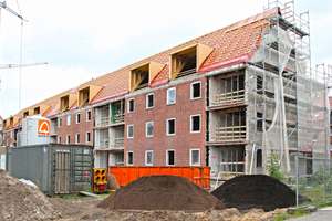  Zum Garten hin wurden die Ziegelfassaden der Häuser in der Hamburger Hafenarbeitersiedlung „Weltquartier“ zum Teil geöffnetFoto: fischer 