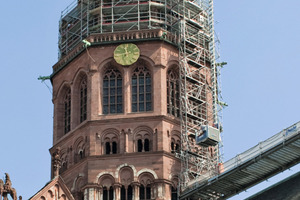  Zur Sanierung des westlichen Vierungsturm des Mainzer Doms baute das Team von Gerüstbau Hecht mit dem Allround-System von Layher das notwendige Stütz- und Arbeitsgerüst aufFoto: Layher 