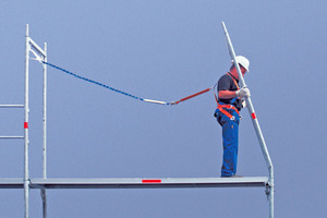  Feldlängen bis 3,07 m bietet Layher mit dem schnell und einfach anzulegenden PSA-Gerüstbauset Foto: Layher 