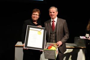  Staatssekretärin Gleicke vom Bundeswirtschaftsministeriumüberreichte Axel von der Herberg den Bundesinnovationspreis 