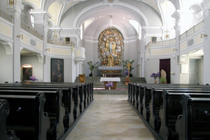  Blick ins Kirchenschiff vor Beginn der Sanierungs- und Anbauarbeiten 