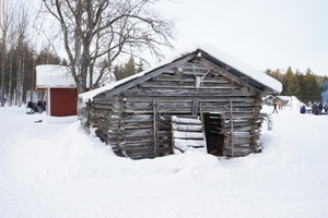  Typische Holzhütten in Lappland, die es überall zu sehen gab 