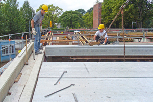  Montage der vorgespannten Betonhohldielendecken 