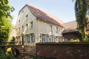  2. Preis Historische Gebäude und Stilfassaden:Ehemaliger Gutshof in Recklinghausen, Poststraße  