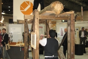  Die Verarbeitung von Holz ist auf der denkmal in Leipzig nicht nur Thema auf zahlreichen Vortragsveranstaltungen, sondern wird in den lebendigen Werkstätten auch auf den Messeständen gezeigt 