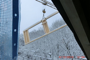  Anlieferung der vorgefertigten Holzrahmen für die Dachgauben 