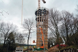  Zunächst wurden die inneren Holzverbände montiert, danach die äußeren. Für den Turm bedurfte es je 20 dieser Verbände aus jeweils sechs HolzstäbenFoto: Thorsten Voss 