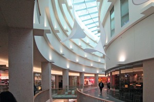  Die hohe Qualität der Konstruktionen und Oberflächen werden in der fertigen Mall vor allem bei eingeschalteter Beleuchtung erkennbar<br /> 