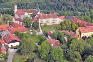  Luftbild der ehemaligen Klosteranlage von Raitenhaslach (Blick von Nordwesten)  Foto: Wolfgang Hopfgartner 