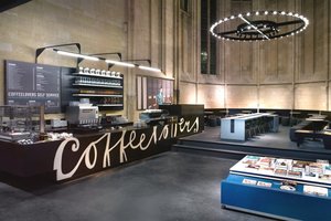  Den Chor verwandelten die Architekten und Handwerker in ein Café 