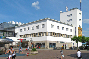  Der ehemalige Hafenbahnhof wurde in Friedrichshafen zu Beginn der 1930er Jahre nach Plänen des Architekten Karl Hagenmayer im Bauhausstil errichtet 