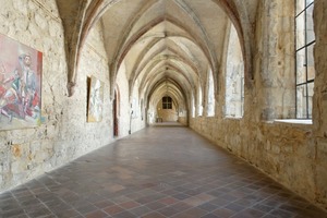  Dank umfangreicher Sanierungsarbeiten ist die Klosteranlage aus der spätromanischen und gotischen Zeit gut erhalten. Kreuzgang (Foto), Refektorium und Kapitelsaal zeugen von der schlichten Ästhetik einer Zisterzienserabtei 