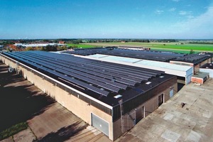  Eine Nennleistung von einem Megawatt erreicht die Solaranlage auf der 25 000 Quadratmeter großen Dachfläche der Spedition Nosta in StadthagenFoto: atelier chevalier 