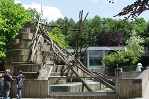  Die Ausgangssituation im Osnabrücker Zoo: Der Affenfelsen aus den 1970er Jahren – ein aus Beton gefertigtes Relikt des Geschmacks jener JahreFoto: Zoo Osnabrück 